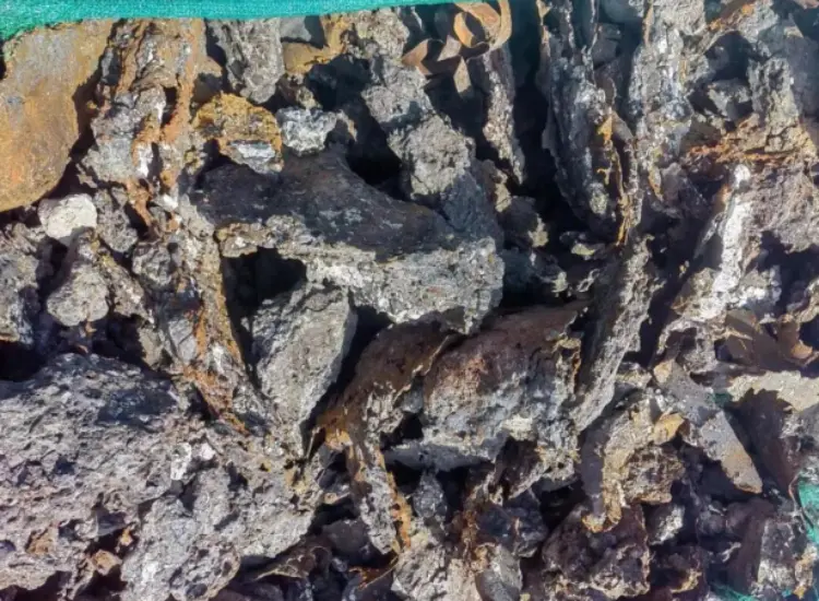 Uji Pemulihan Dalam dan Peningkatan Kualitas Komponen Besi dari Terak Tungku Peleburan