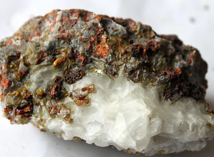 Uji Pemrosesan Mineral-Metalurgi Terpadu pada Bijih Asosiasi Polimetalik